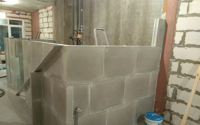 Устройство перегородок из пазогребневого блока Устройство перегородок из пазогребневого блока"